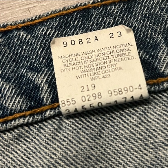 Vintage White Tab Levi’s Denim Shorts 8’ - Picture 3 of 6